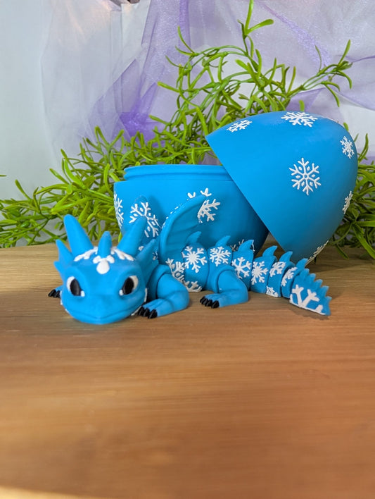 Drache `Elsa` mit Ei